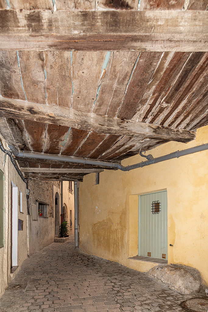 Passage couvert de maisons rue des étagères. Partie ouest, vue prise de l'est.