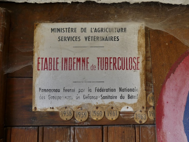 Elévation est, premier niveau. Porte de l'étable, détail.