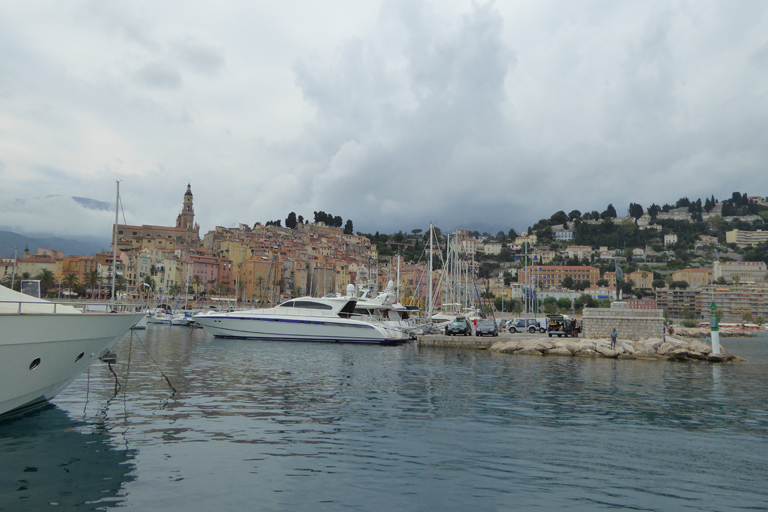 Port dit vieux-port de Menton.