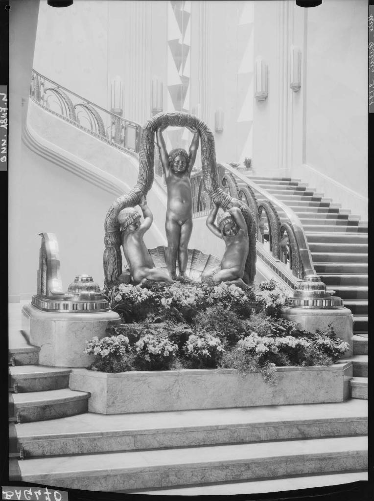 casino dit Palais de la Méditerranée, actuellement casino et hôtel de voyageurs dits Palais de la Méditerranée