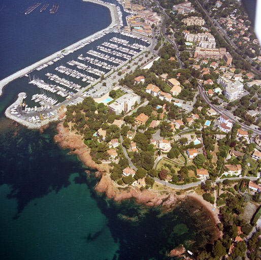 Lotissement et port de plaisance de Santa-Lucia.