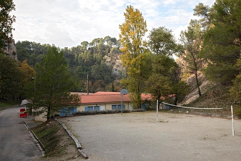 Hameau de forestage de Harkis de La Roque-d'Anthéron, actuellement village de vacances de la Baume