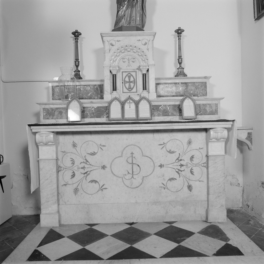 degré d'autel, autel, gradins d'autel (2), tabernacle (autel secondaire, autel tombeau, tabernacle architecturé)
