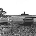 Port du Poussaï avec sa tour dite sarrasine en face, vers 1940.