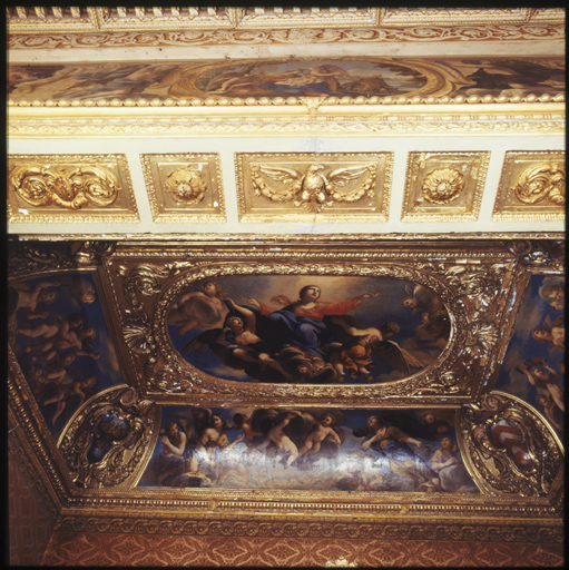 Salle du trône, vue de l'intrados et du plafond de l'alcôve.