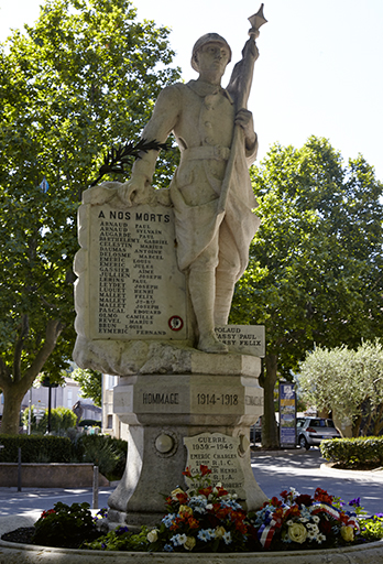 statue (figure grandeur naturelle) du Poilu au drapeau