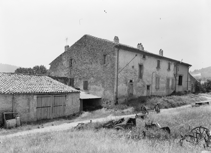 Face postérieure et pignon droit.