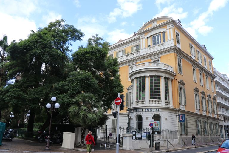 immeuble dit Palais Marie-Christine, un temps partiellement cercle de sociabilité, actuellement immeuble de bureaux