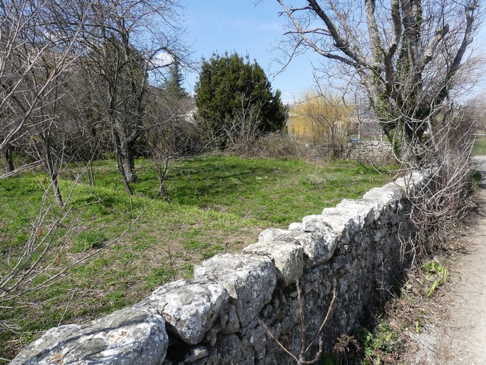 Jardin clos. Ferme de Très Faves (Ribiers).