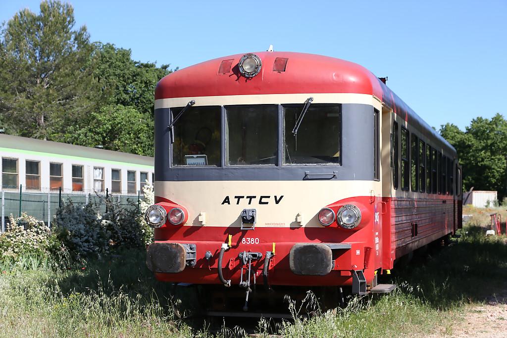 Matériel de transport ferroviaire : autorail X 4567 appartenant à la série des X 4500