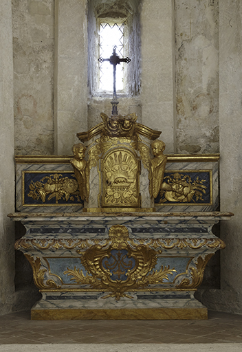 Ensemble du maître-autel : autel, tabernacle, gradin d'autel