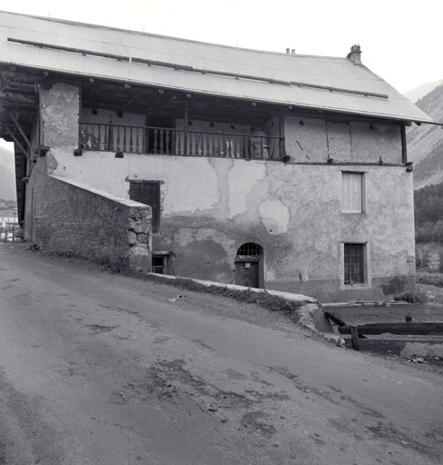 Façade antérieure sud. Vue d'ensemble.