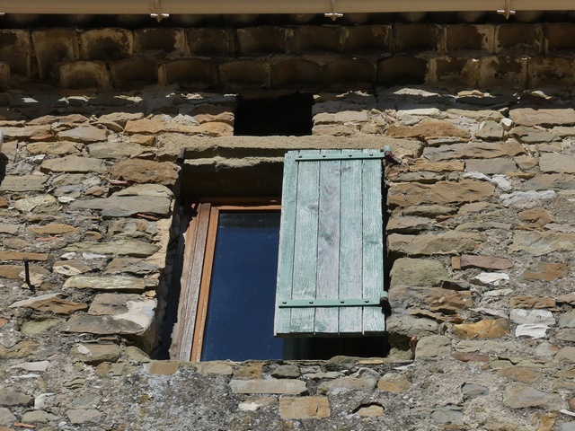 Elévation est, troisième et quatrième niveaux. Fenêtre du logis et jour du séchoir.