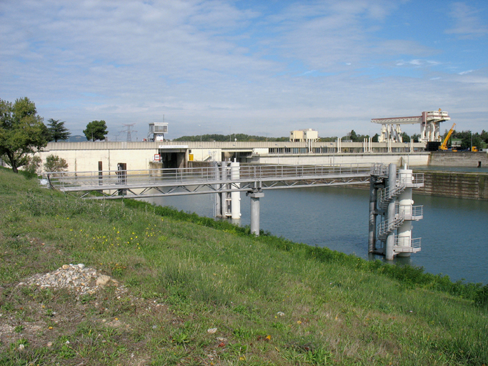 pont routier de l'usine-écluse de Caderousse