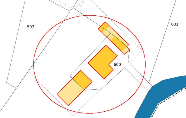 Plan de masse d'après le cadastre de 2021, section 000E. Echelle d'origine 1/500e.