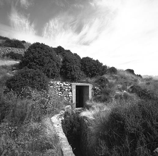 Entrée ouest et tranchée d'accès.