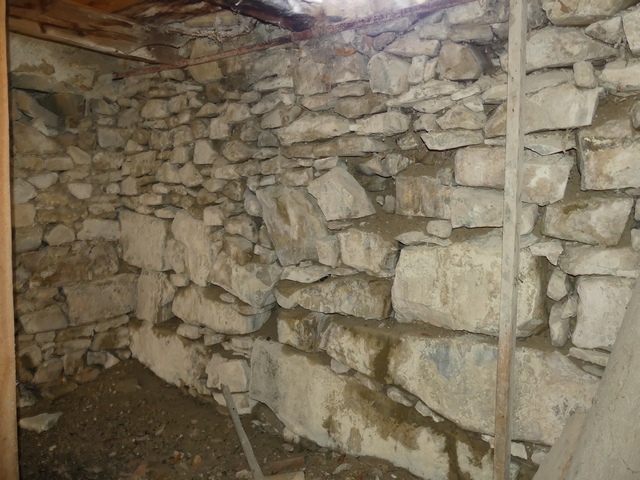 Etage de soubassement, remise-étable. Mur nord.