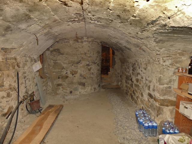 Bâtiment du logis, partie ouest. Etage de soubassement, cellier. Vue de volume prise du nord.