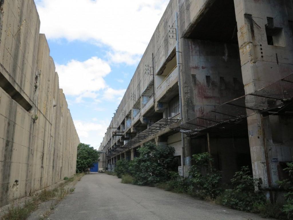 [Vue intérieure de la voie transversale desservant les alvéoles du Bunker Martha, avant réhabilitation], 2018.