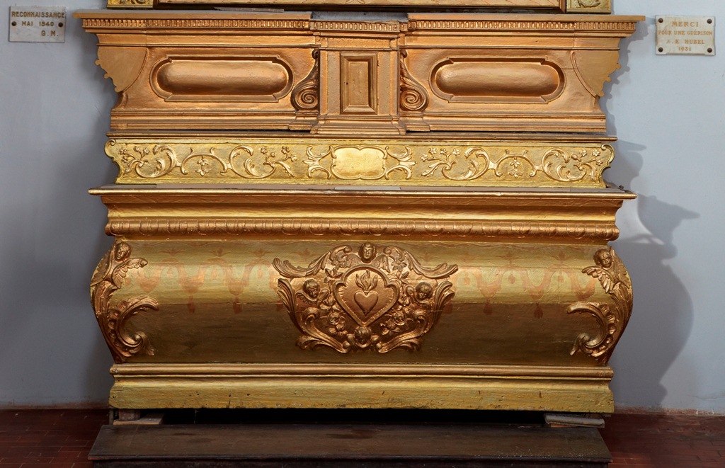 Ensemble de l'autel secondaire de Notre-Dame-des-Grâces et de la sainte Trinité : autel, deux gradins d'autel, tabernacle