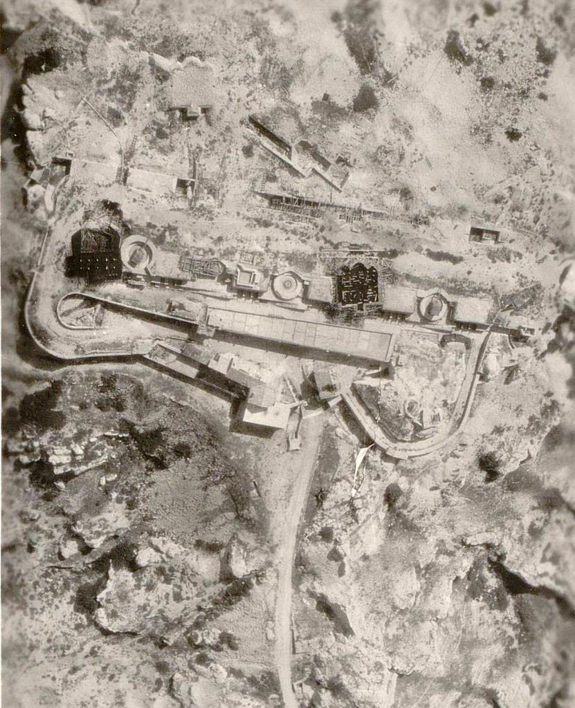 [Vue aérienne verticale de la batterie de Caveaux],1946.