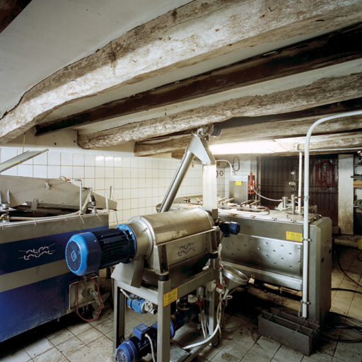 bastide, moulin à huile, puis moulin à ressence, actuellement moulin à huile et logement