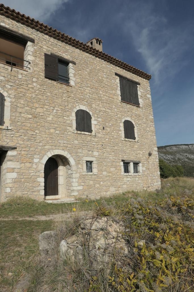 Maison, 20 montée du Levant (C 830), réédifiée par Germaine de Maria au cours de la décennie 1960.