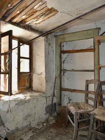 Etage de comble, chambre nord. Angle sud-est, placard-mural.
