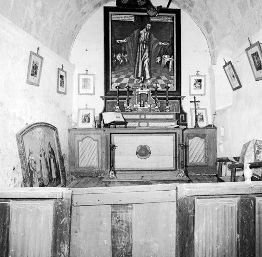 ensemble du maître-autel (autel, 2 gradins d'autel, exposition, retable, tableau : La Charité du Christ)