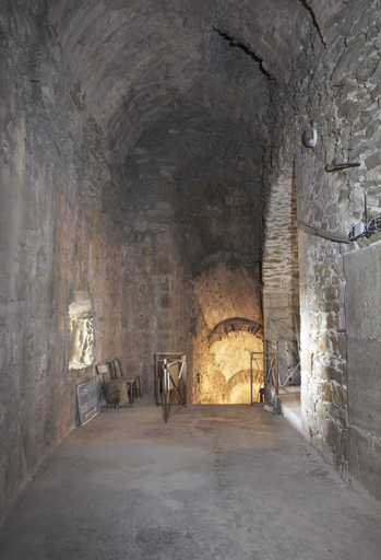 Palier de la rampe et de l'escalier entre le rez-de-chaussée et la galerie annulaire de soubassement.