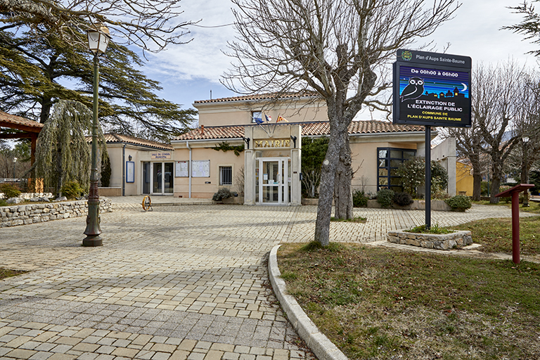 hôtel restaurant Dravet, puis les Marronniers, puis le Pic de Bretagne, actuellement mairie