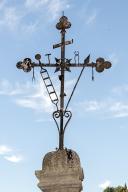 Croix de chemin dite croix de la Passion