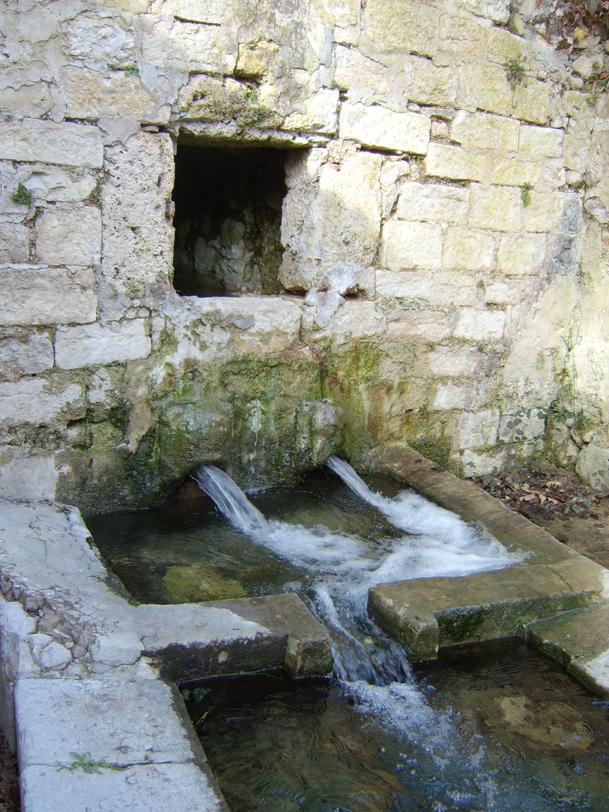 Lavoir de Font-Vieille