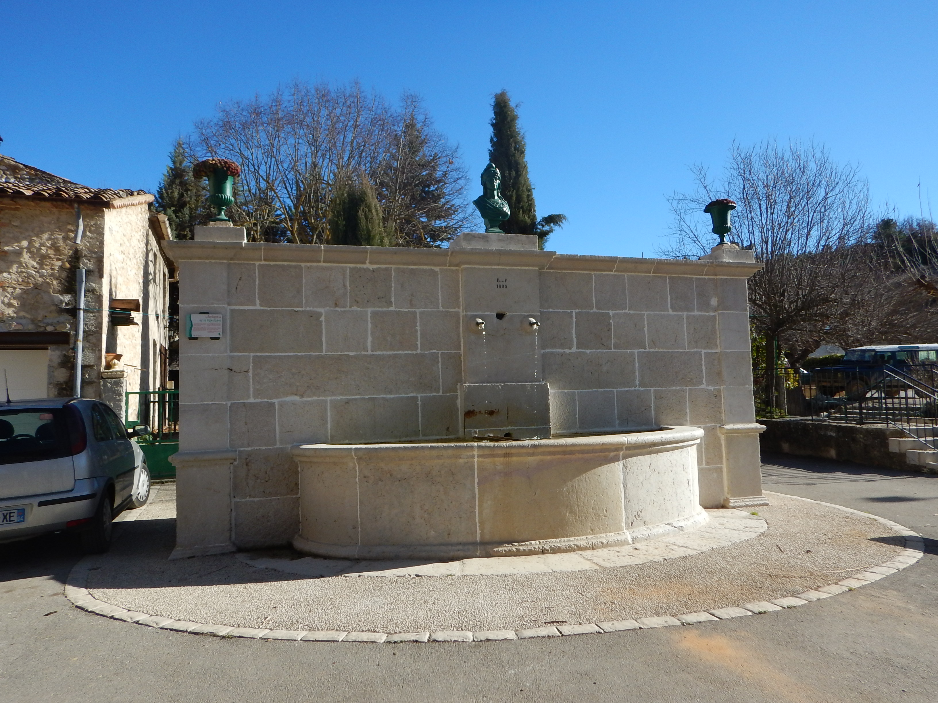 Fontaine et lavoir, dite Fontaine et lavoir de la République