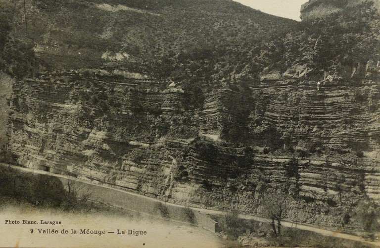 Vallée de la Méouge. La Digue. [La route de la Méouge] Années 1920.