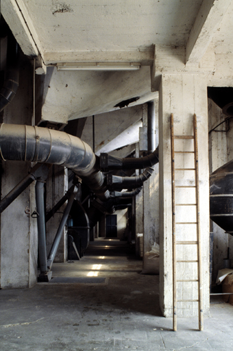 coopérative agricole (coopérative céréalière) et usine de sélection de semences (station de semences) dite Coopérative des silos de la région de Manosque, Coopérative départementale des silos des Basses-Alpes puis Coopérative agricole de céréales de Haute-Provence