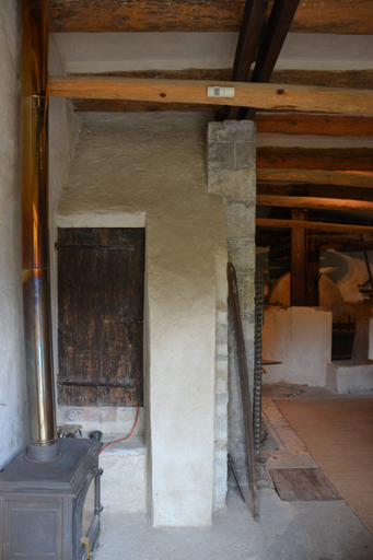 Moulin à huile, scierie à bois puis moulin à huile et ressence, actuellement logement