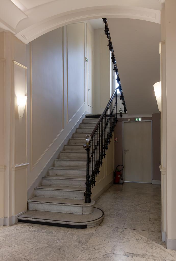 Rez-de-chaussée : départ de l'escalier. 