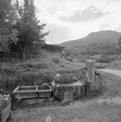 borne fontaine, lavoir, abreuvoir