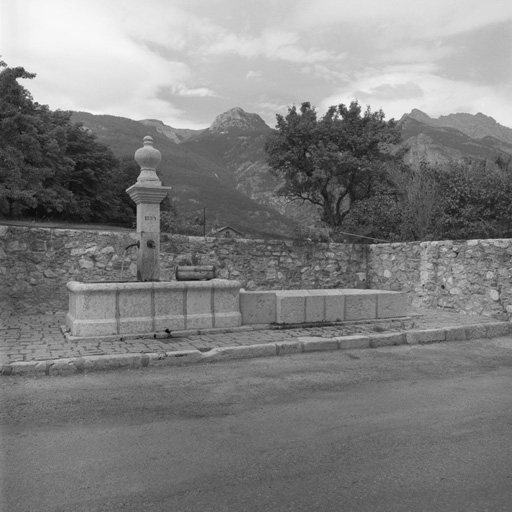 borne fontaine, lavoir, abreuvoir