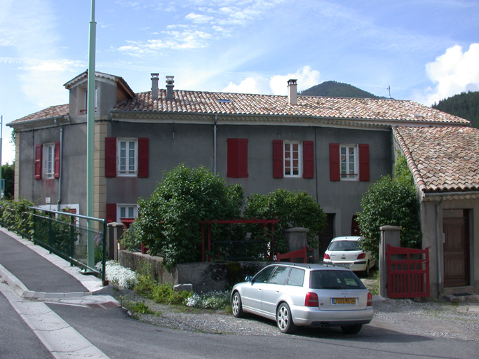 moulin à farine et à huile de noix