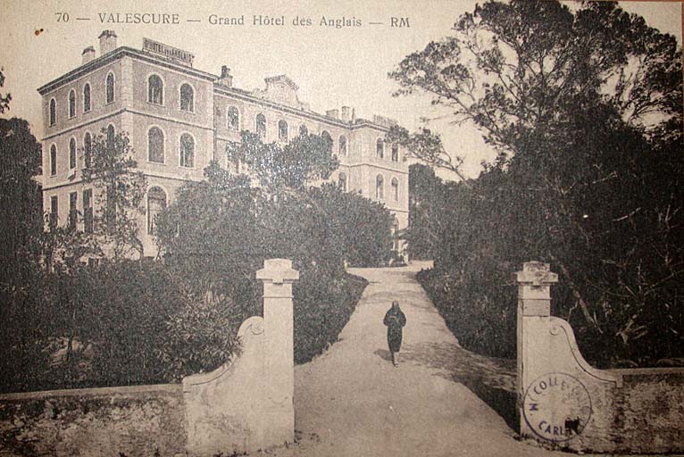 pensionnat de filles, puis hôtel de voyageurs dit Grand Hôtel des Anglais, actuellement Centre de vacances de la SNCF