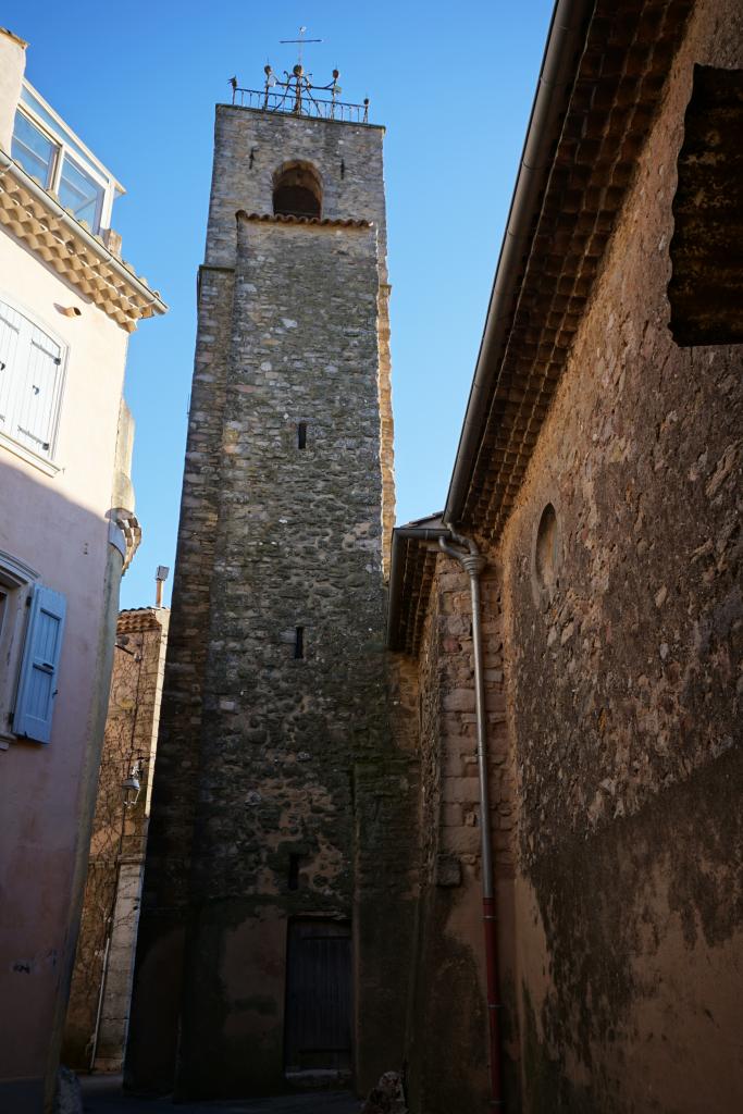 Vue extérieure du clocher et de son escalier depuis le nord.