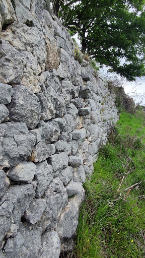 Mur de soutènement de la troisième terrasse agricole, escalier volant. 