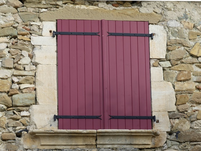 Bâtiment du logis. Elévation ouest, second niveau. Fenêtre anciennement à croisée : état actuel.