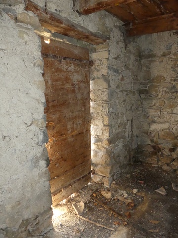 Etage de soubassement, remise-étable. Mur sud.