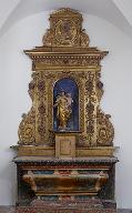 Ensemble de l'autel secondaire de la Vierge : degré d'autel, autel, gradin d'autel, retable, statue de la Vierge à l'Enfant