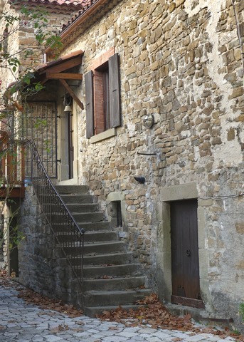 Escalier de distribution extérieur, ferme dite Baudon.