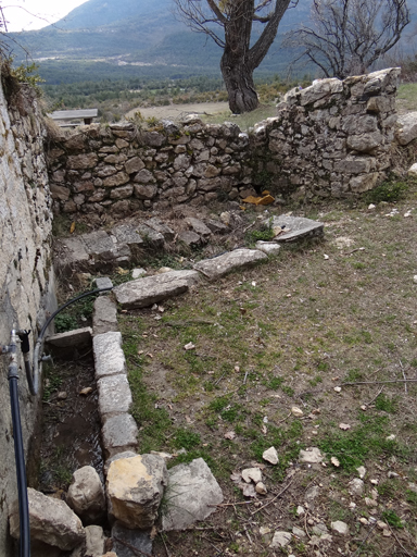 fontaine, abreuvoir et lavoir de Maubec