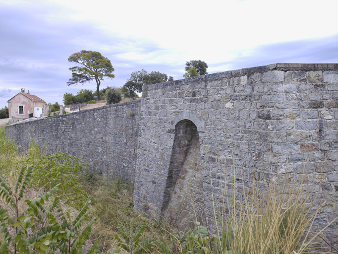 Face droite du bastionnet nord-ouest et amorce de la courtine nord.